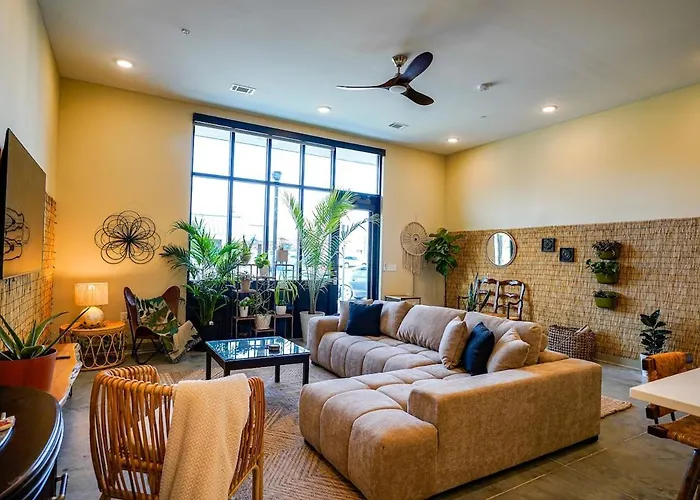 Jungle Jasper Suite - New Loft Near Massachusetts!
