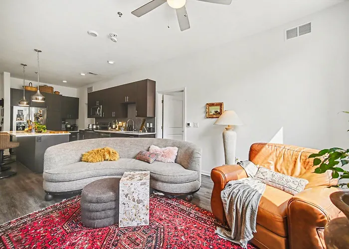 Beautiful Luxury Condo In The Heart Of Overland Park