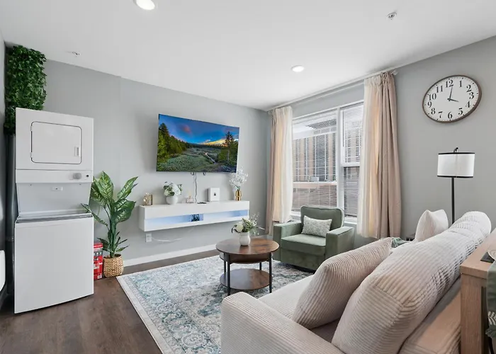 Valclyde Cozy Suite-Sleeps 4-Downtown Mpls