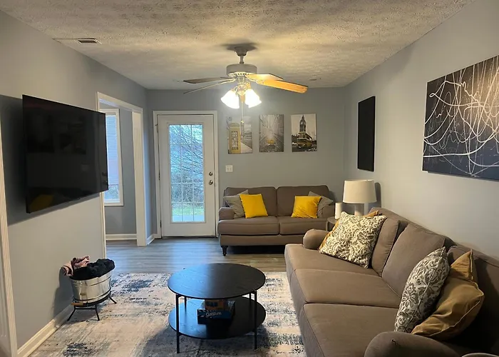 Stylish 3Br Townhouse