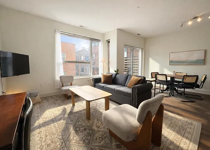 Upscale Apartment Near Lake Michigan - Sleeps 6-7