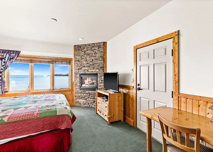 Panoramic Lake Views King Bed Studio, Whirlpool And Hot Tub