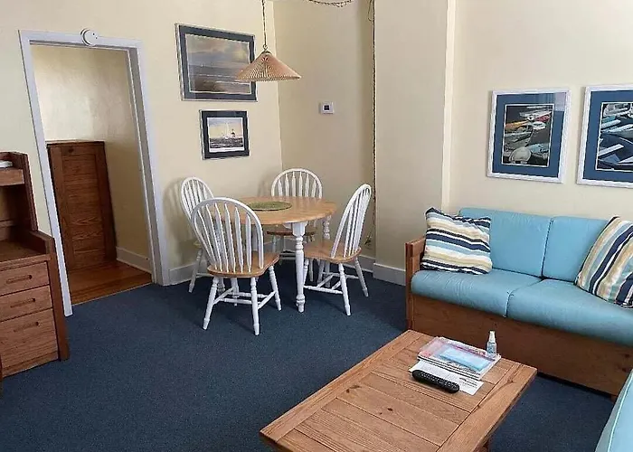 Cozy Apartment Steps From The Beach - The Ethan