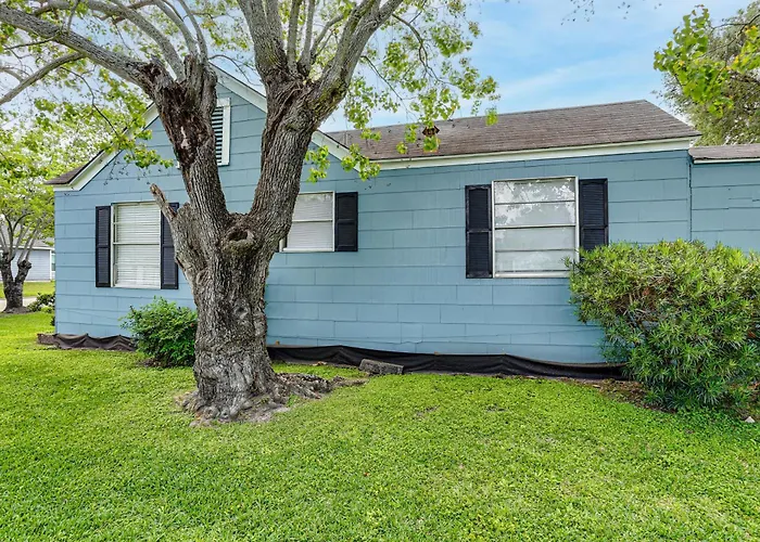 Port Arthur Homebase: Work, Dine & Play!