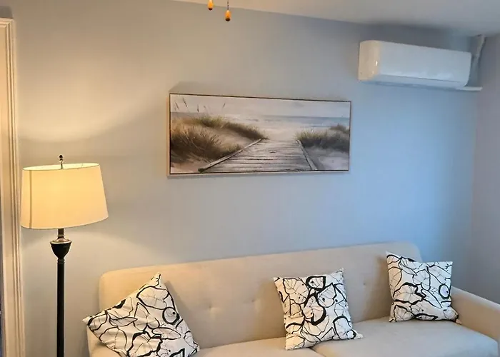 Ocean View Cozy Stay 4