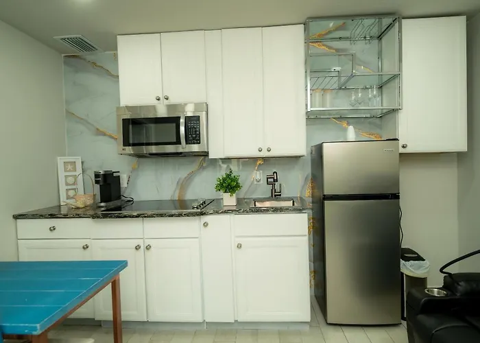 Cozy Private Suite With Full Kitchen