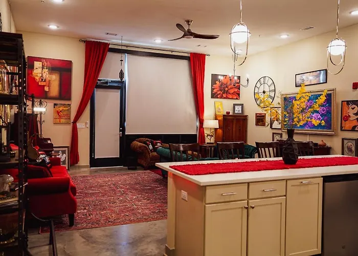 Ruby Suite - New 2 Bdrm 2Bath Near Mass!