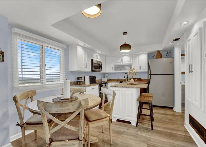 Pinnacle Port Penthouse - Beautiful 2 Bdrm