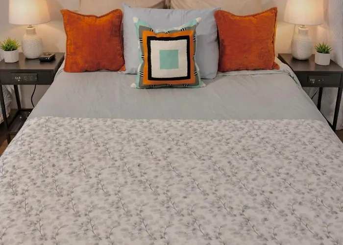 Beautiful Stay Near Downtown In Oleander Sunset