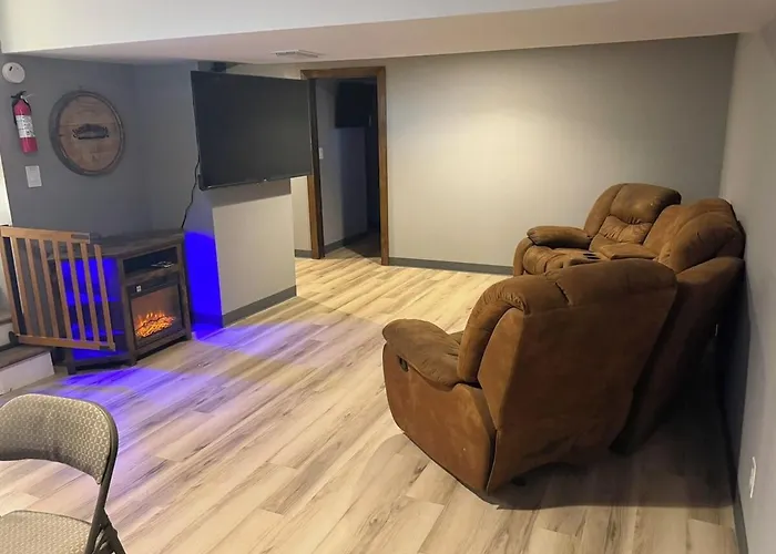 Boonville House On The Hill 2 Bedroom Fully Furnished Apartment