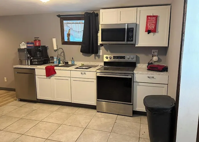 Boonville House On The Hill 2 Bedroom Fully Furnished Apartment