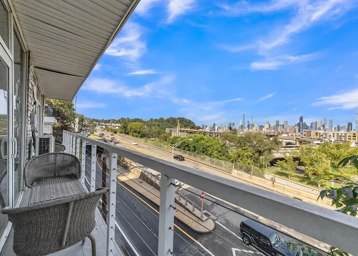 Spectacular Luxury Penthouse With Nyc Skyline View- 10 Minutes To Nyc