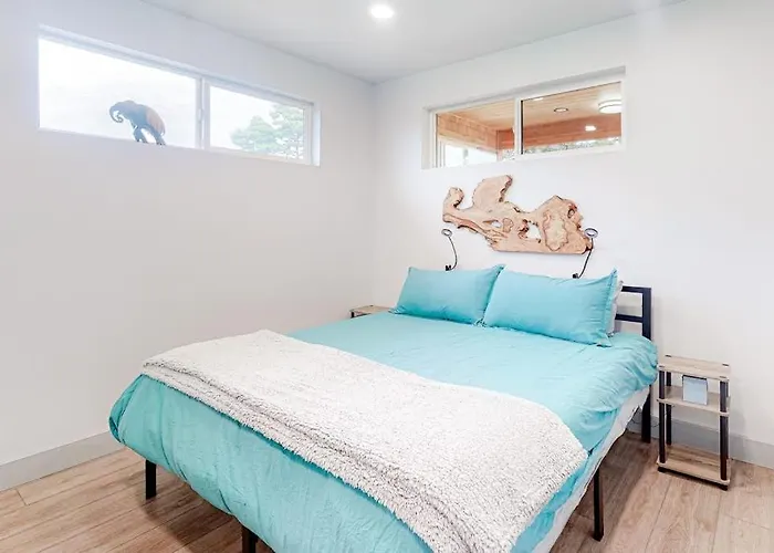 Beachy Dog-Friendly Home Near The Coast With Free Wifi & A Kitchenette
