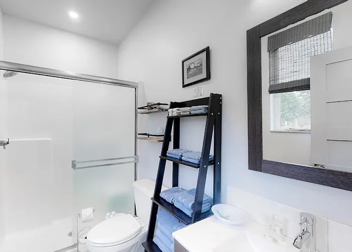 Modern Dog-Friendly Home With A Full Kitchen Washer&Dryer Furnished Patio