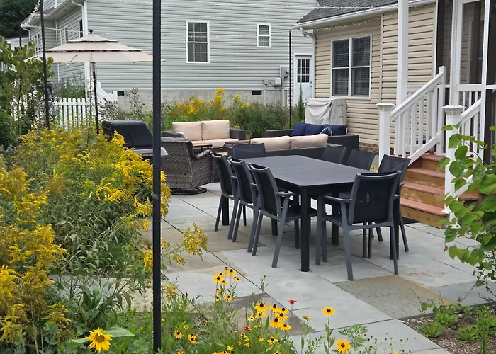 Garden Guest Cottage
