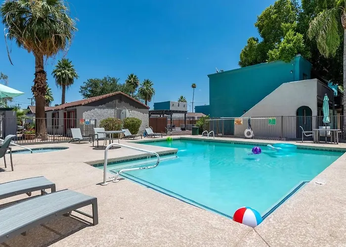 Meticulously Kept Downtown Mesa 1-Bedroom Oasis
