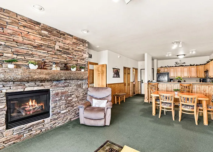 Panoramic Lake Views 1 Bedroom King Suite & Whirlpool, Kitchen And Hot Tub