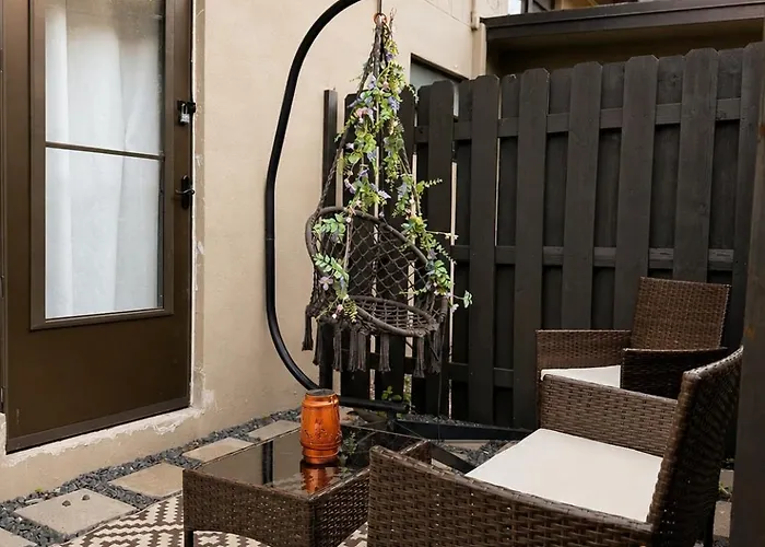 Private 1Br Apt, With Patio And Free Parking