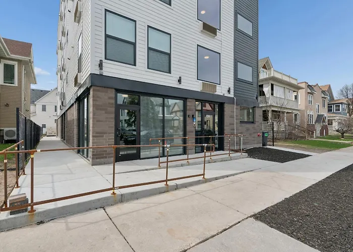 Valclyde Cozy Suite-Sleeps 4-Downtown Mpls