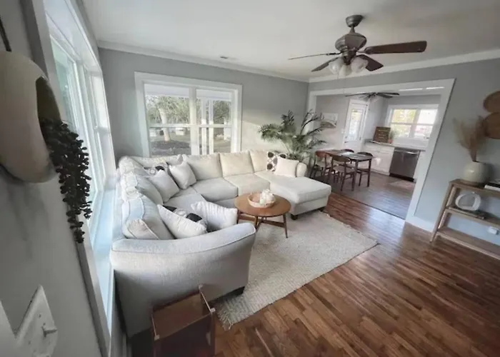 Boho Beach Home 2 Minutes To Beach Food And Fun