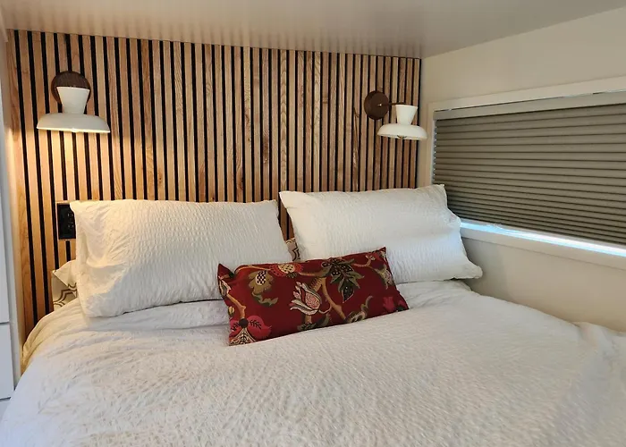 The Roost At Hidden Owl Farmstead - Luxury 1 Bdrm Cottage Near Wineries And Lake