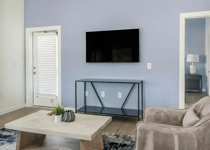 Landing Incredible 1Bd Game Room Courtyard