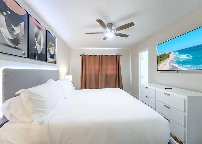 Boca Raton Apartment With 2 King Bedrooms And Pool - Near Fau