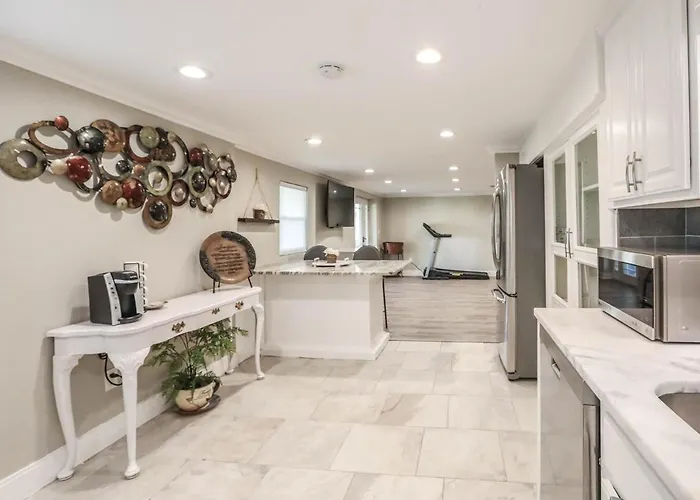 Full 3Br 2Ba Ground Floor Suite Private Entrance