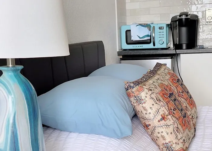 Renovated Beach Front Studio - Hawaiian Inn Resort