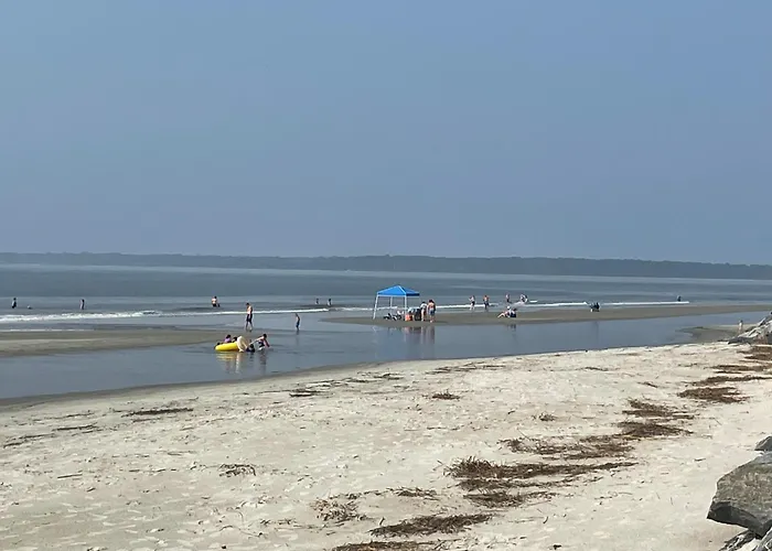 Easy Walk To The Beach With King Bed, Pool, And Bikes