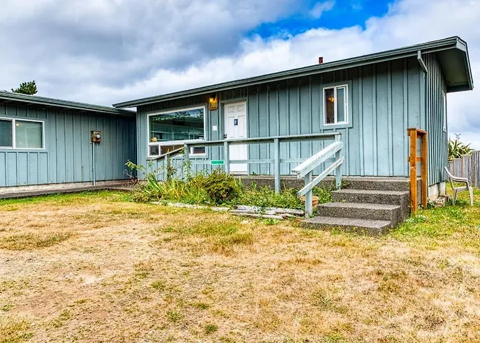 Inviting Dog-Friendly Studio With Unobstructed Ocean Views