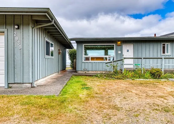 Inviting Dog-Friendly Studio With Unobstructed Ocean Views