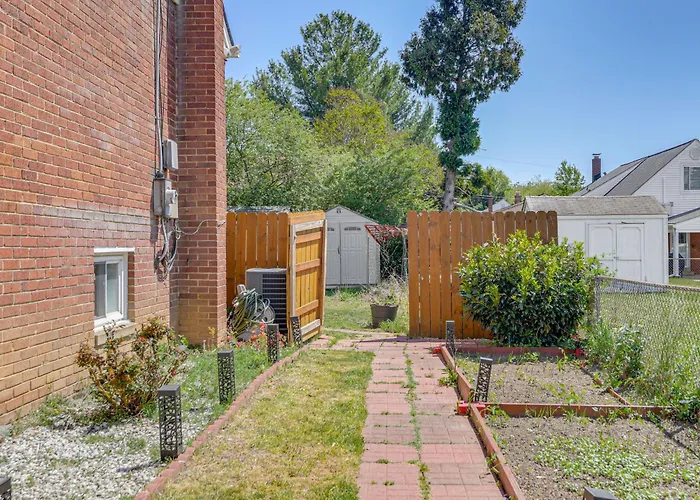 12 Mi To Nat'L Mall: Cozy Apt W/ Shared Patio