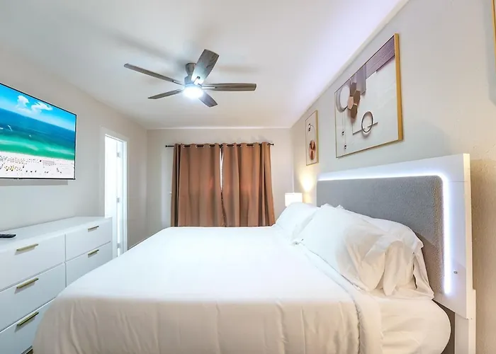 Boca Raton Apartment With 2 King Bedrooms And Pool - Near Fau