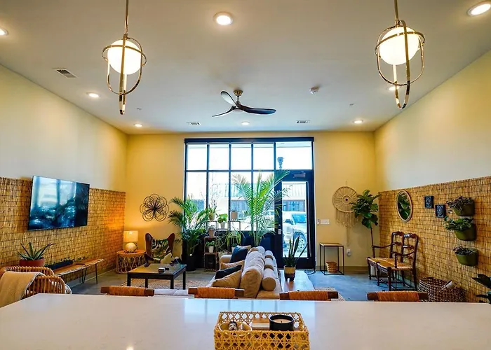 Jungle Jasper Suite - New Loft Near Massachusetts!
