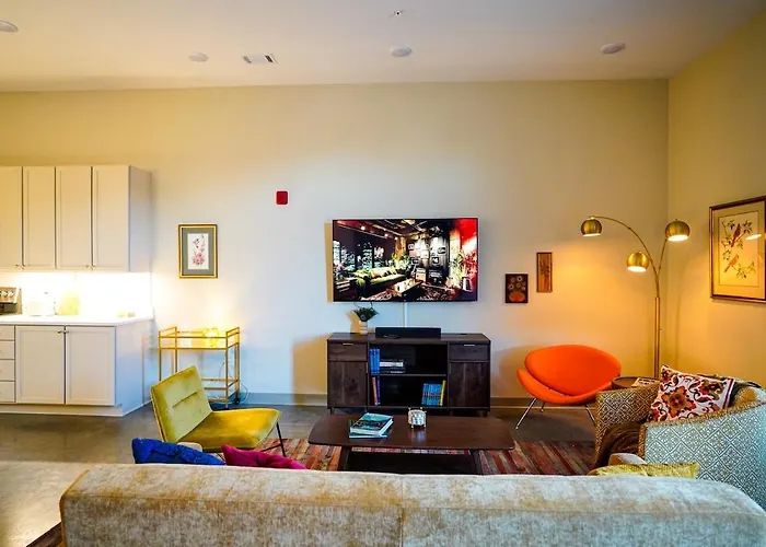 Opal Suite - New 2 Bed-2 Bath Loft Near Downtown!