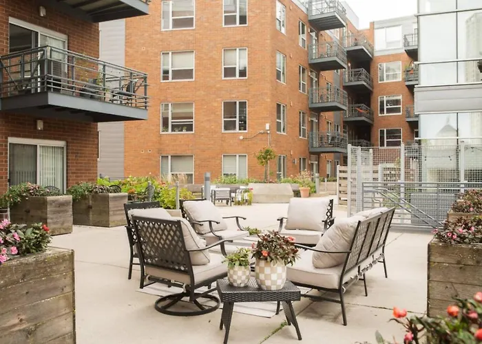 Upscale Apartment Near Lake Michigan - Sleeps 6-7
