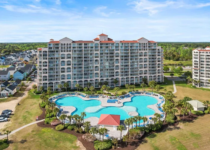 Golf Course View Spacious Coastal Living