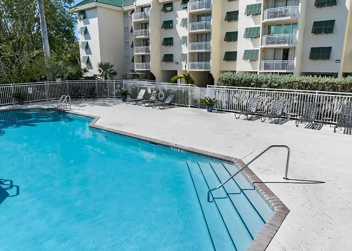 Seas The Breeze, Poolside Condo Near The Beach