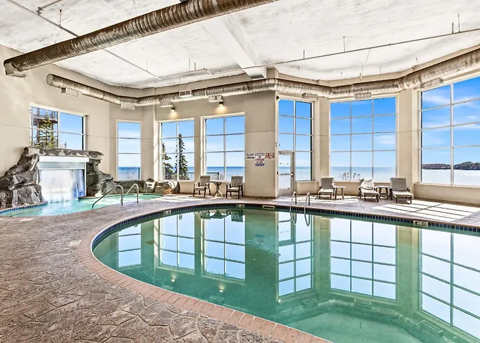 Panoramic Lake Views King Suites, Kitchen, Whirlpool Soaking Tubs And Hot Tub