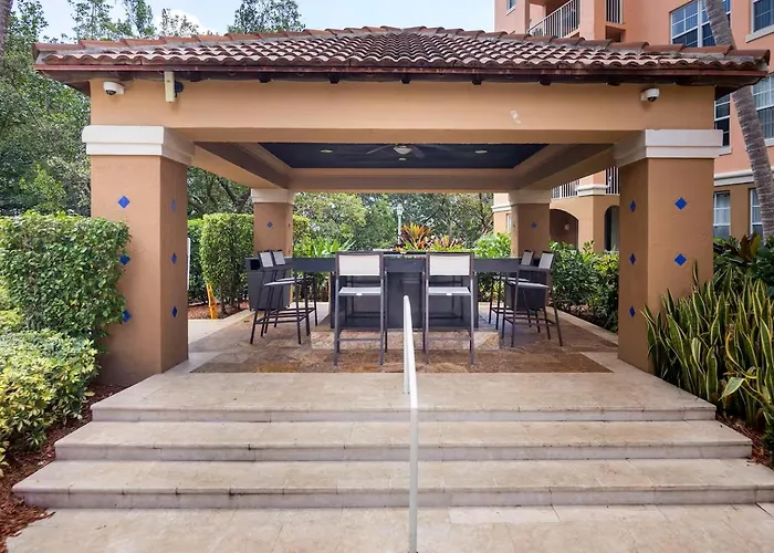 Newly Renovated Condo At The Yacht Club Aventura 1305