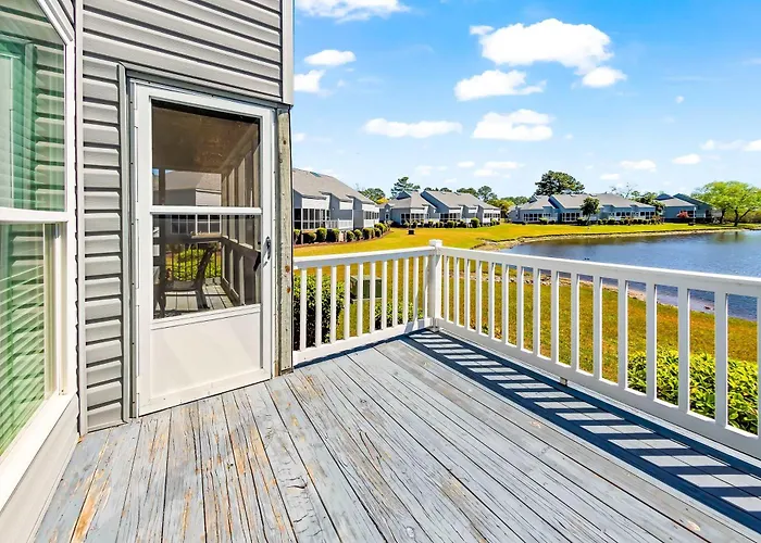 Lakefront Condo With Pools Gym & Hot Tub