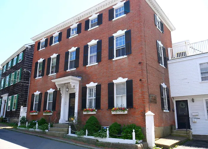Historic Flat - Old Town - 5 Min To Salem, Beach