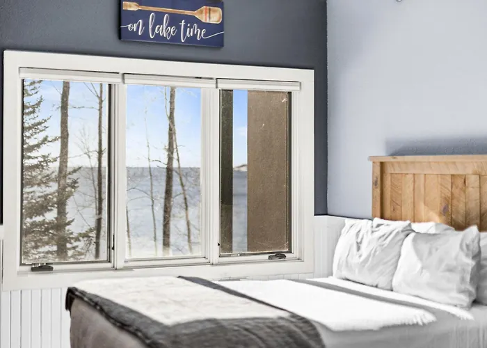 Whispering Pines Lake Views King Suite, 2 Queen Beds, Kitchen And Heated Pools