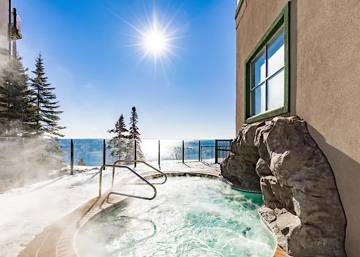Whispering Pines Lake Views 1Br King Suite