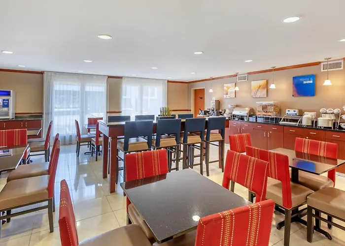 Comfort Inn & Suites Charleston Airport Convention Center