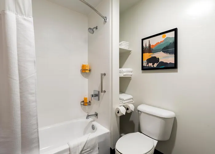 Gray Wolf Inn & Suites