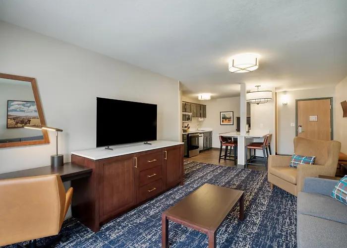 Gray Wolf Inn & Suites