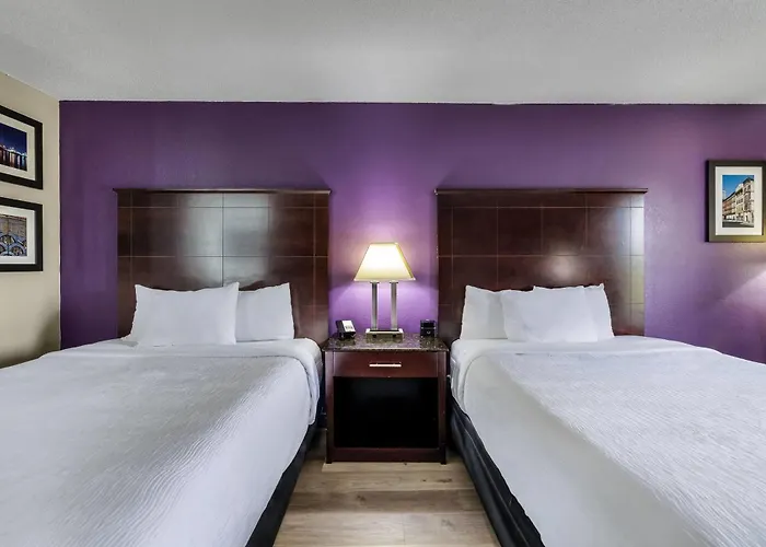 La Quinta Inn & Suites By Wyndham Louisville East