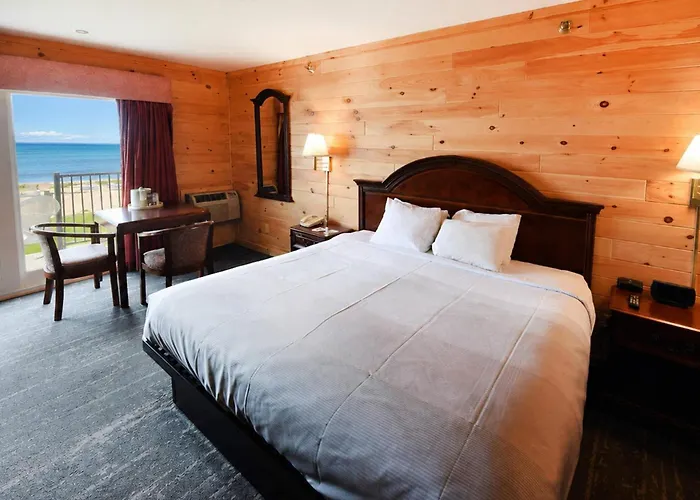 Quality Inn & Suites Mackinaw City Beachfront